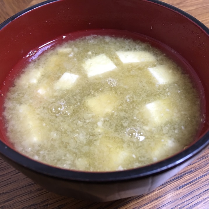 簡単！とろろこんぶと豆腐の味噌汁♬